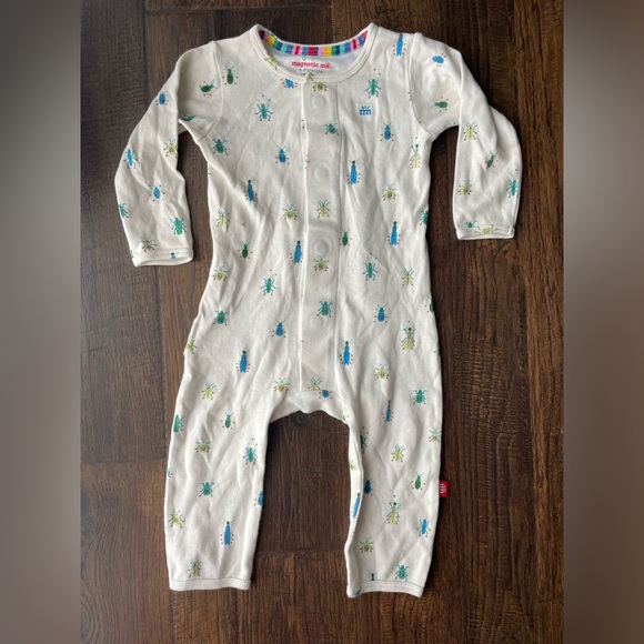 Boy’s magnetic me 6-9 months outfit- lightly used - Picture 1 of 4